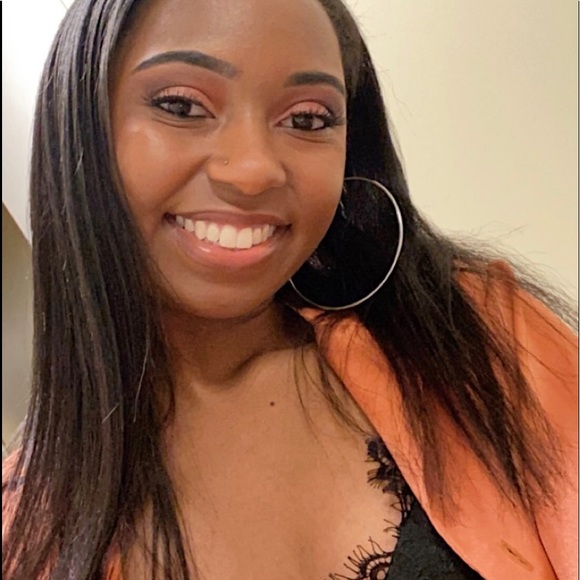 Meet your Posher, Jaylene G! - Picture 2 of 4